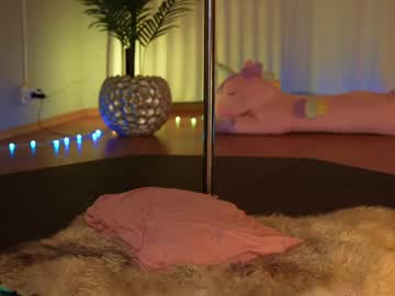 webcam girl kittycaitlin live cam image #8132223