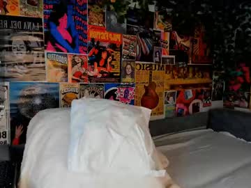webcam girl flirtykitty_ live cam image #12346377