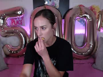 webcam girl holihurricane live cam image #12516681