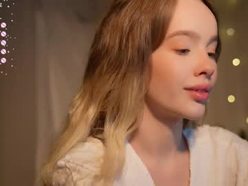 webcam girl mother__of__dragons live cam image #12868711
