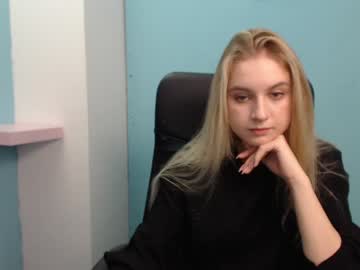 webcam girl _petite_sweet live cam image #333677