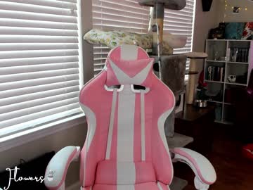 webcam girl violetttflowers live cam image #8963597