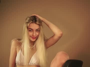 webcam girl cuteelsa_ live cam image #6584074