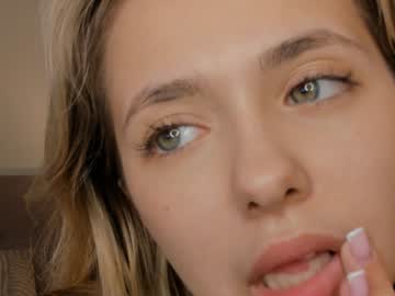 webcam girl mildredgarrett live cam image #11097167