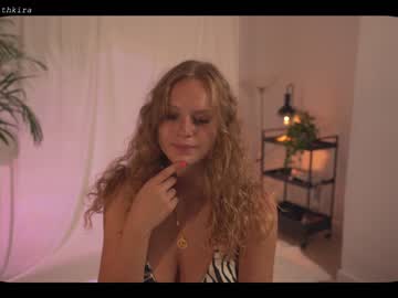 webcam girl chillwithkira live cam image #2828814