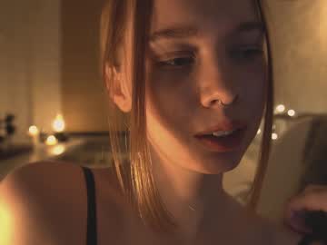 webcam girl bibi_it_is live cam image #2291616