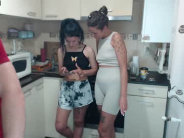 webcam couple maya_and_guests live cam image #6298139