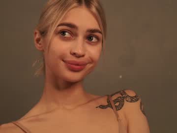 webcam girl cuteelsa_ live cam image #6527262