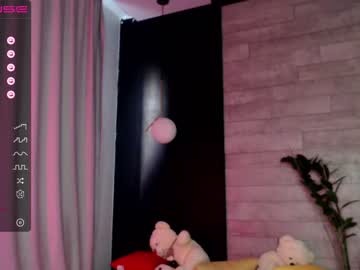 webcam girl small_blondee live cam image #3385021