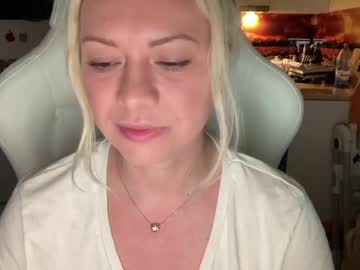 webcam girl kiradivine live cam image #5930793