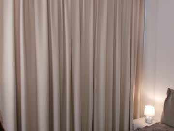 webcam girl peek_in_my_window live cam image #9051892