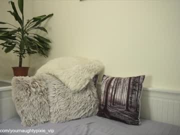 webcam girl yournaughtypixie live cam image #5279280