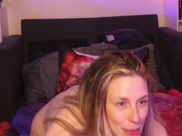 webcam couple width_of_a_peach live cam image #8249823