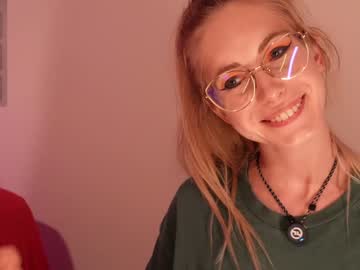 webcam girl girl_i_am live cam image #12700385