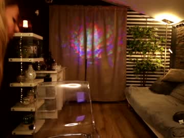 webcam girl fantasystudiox live cam image #3841196