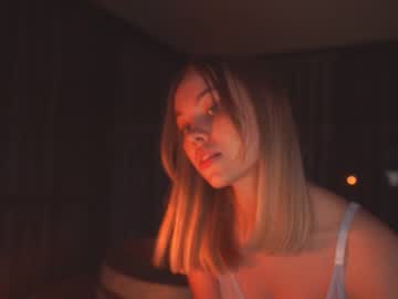 webcam girl bibi_it_is live cam image #5423331