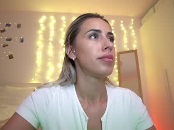 webcam girl laurakozlov live cam image #9469443