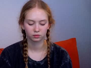 webcam girl lizzy_cutie live cam image #10439037