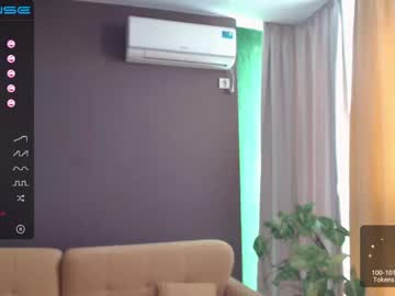 webcam girl small_blondee live cam image #2372055