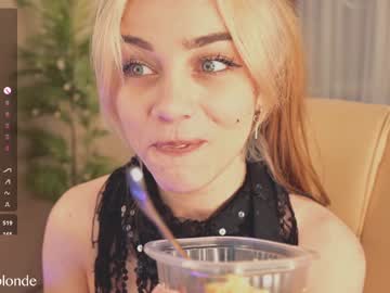 webcam girl mia_milagros live cam image #11654563