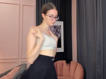 webcam girl emily_barness live cam image #3444760