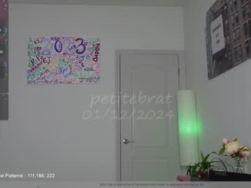 webcam girl petitebrat live cam image #8219117