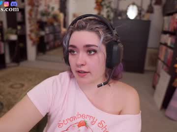 webcam girl serareads live cam image #10576775