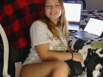 webcam girl lilyrhyia live cam image #12785836