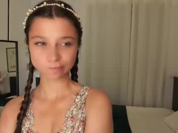 webcam girl miarouxie live cam image #12810295