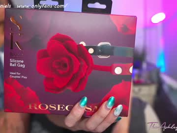 webcam girl theashleydaniels live cam image #3490777