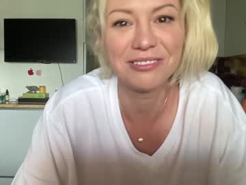 webcam girl kiradivine live cam image #6186182