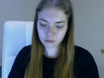 webcam girl zoey_deuttch live cam image #4975856