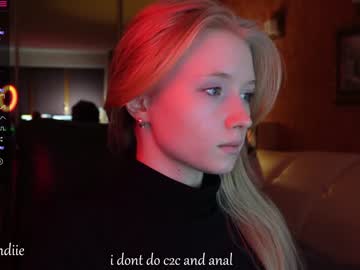 webcam girl bestblondiiecb live cam image #5281436
