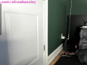 webcam girl oliviahansleyy live cam image #9777560