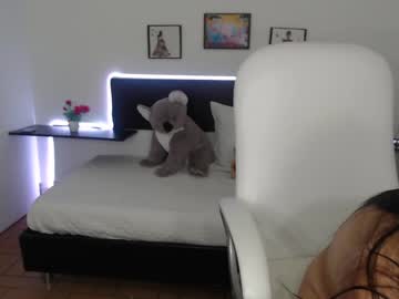 webcam girl kaliffa_zoe live cam image #326615