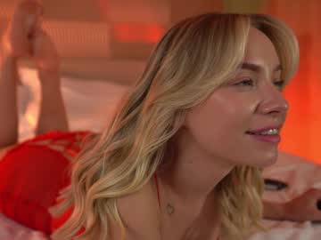 webcam girl snow_is_falling live cam image #11449622