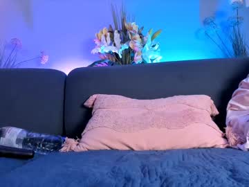 webcam girl littlee33 live cam image #4311828