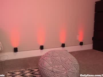 webcam girl fiery_redhead live cam image #8343933