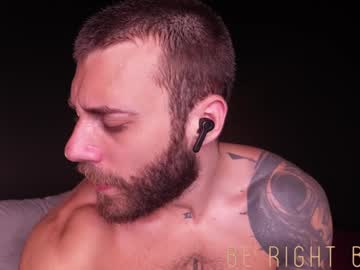 webcam man c_o_n_q_u_e_r live cam image #9733422