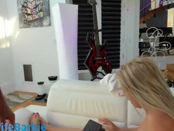 webcam girl wildwifebarbie live cam image #10671500