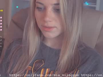 webcam girl mia_milagros live cam image #1392795
