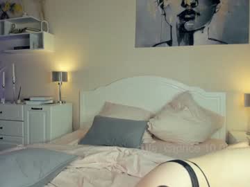 webcam girl cute_caprice live cam image #10197482