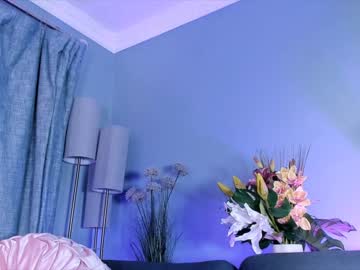 webcam girl littlee33 live cam image #3526535