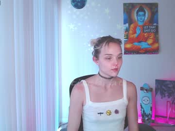 webcam girl petitebrat live cam image #1140875