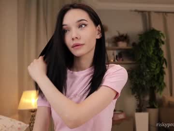 webcam girl riskyproject live cam image #9040322