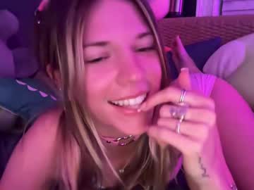webcam girl oliviahansleyy live cam image #12185329