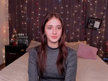 webcam girl thelmaandrewse live cam image #4565420