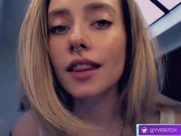 webcam girl _yvie_ live cam image #6376793