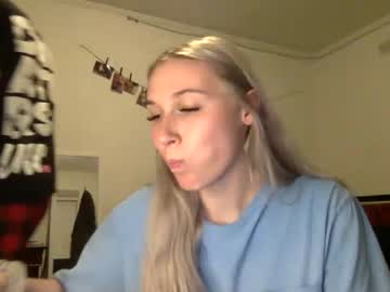 webcam girl petiteblondie13 live cam image #9406402