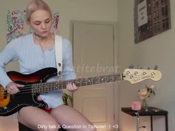 webcam girl petitebrat live cam image #8992169